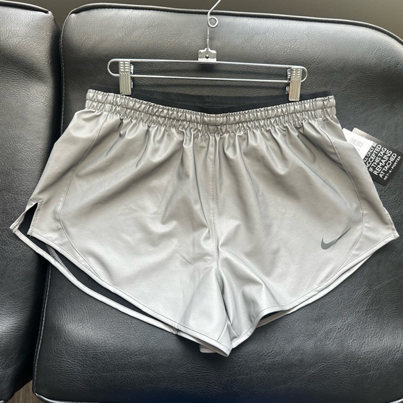 Nike Tempo Luxe Run Division Reflective CZ1533 010 Womens Running Shorts Medium - Picture 6 of 10